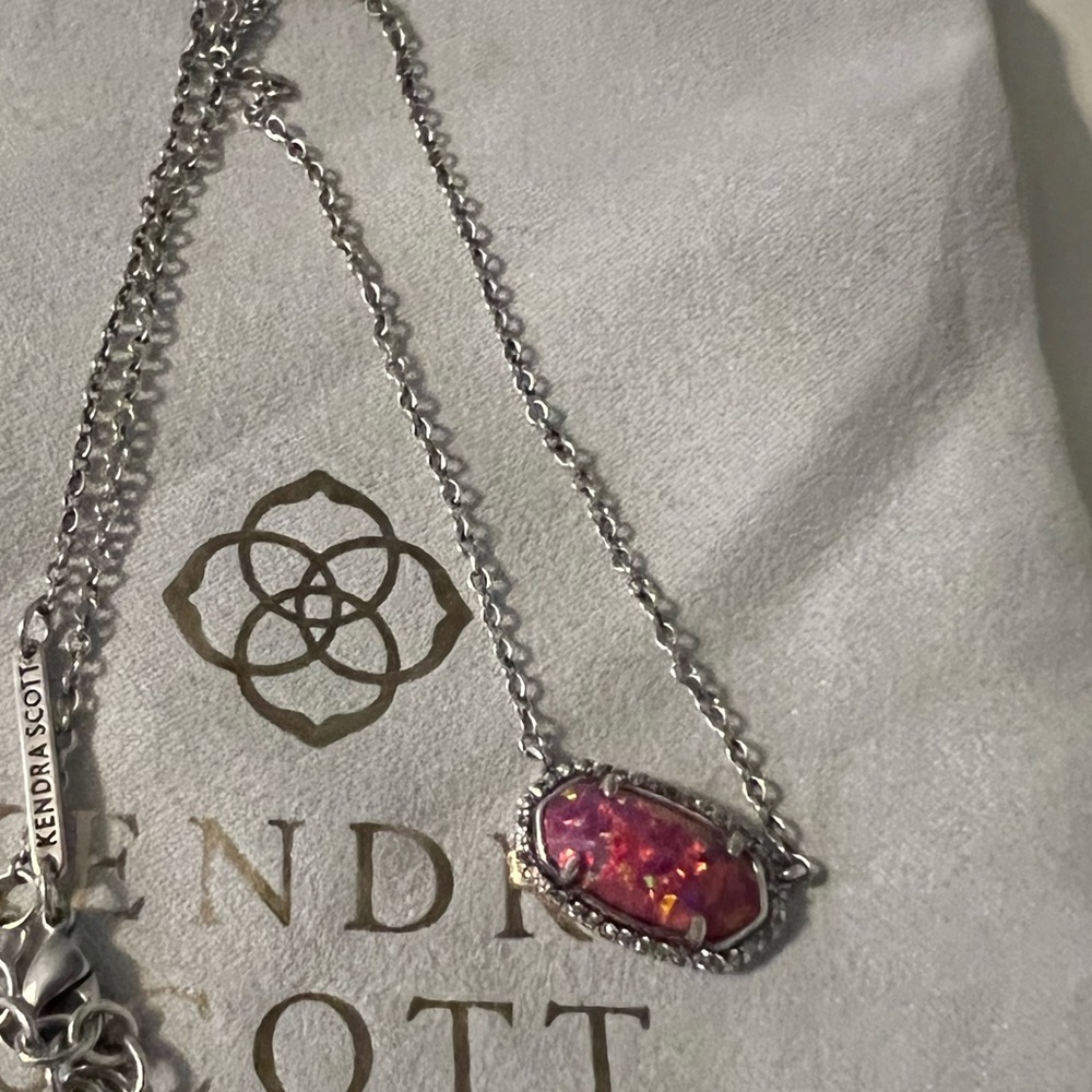 Kendra Scott necklace